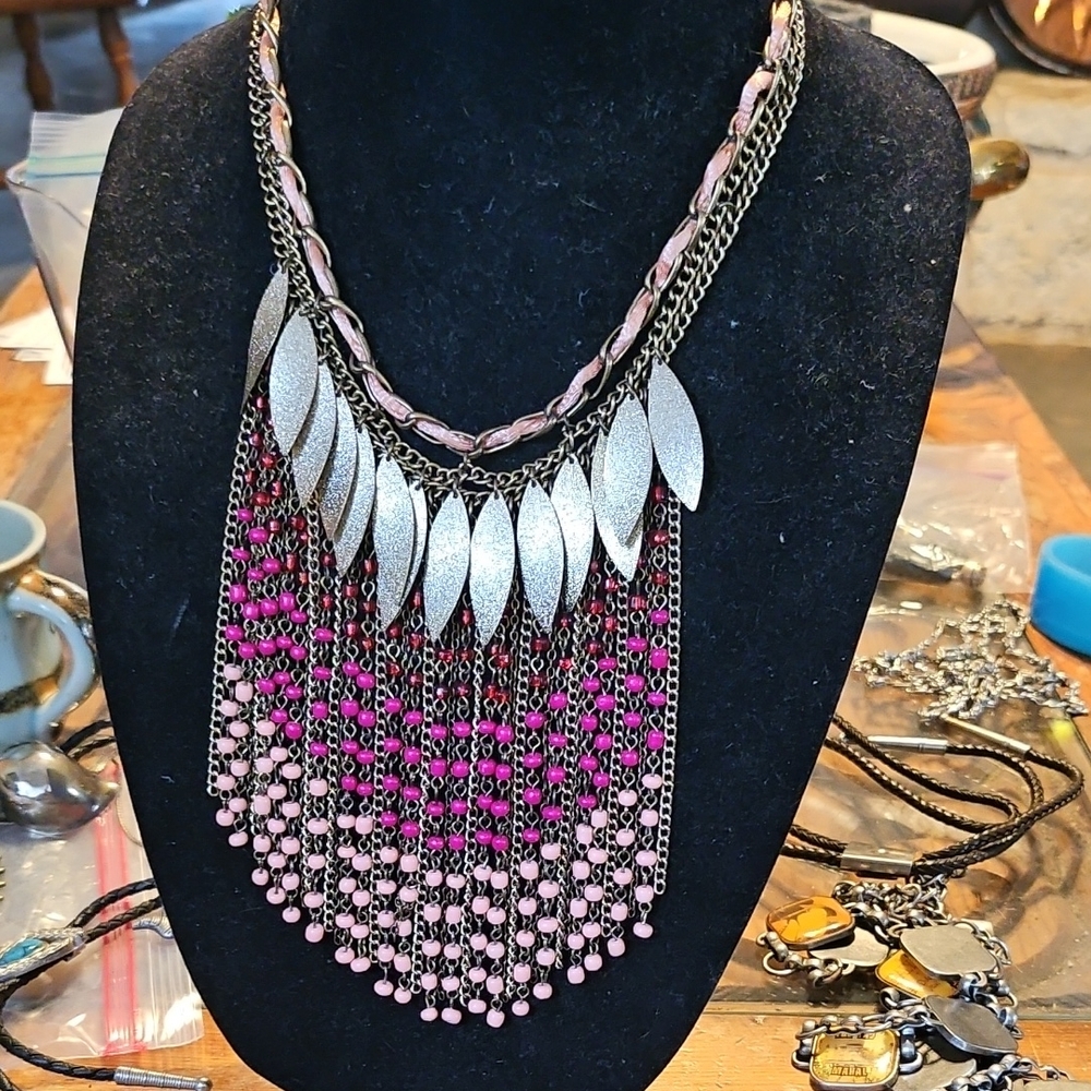 Gorgeous Vintage Coral & Pink Beaded Bib Statement Necklace
